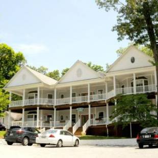 Фотографии мини отеля 
            Acorn Hill Lodge and Spa