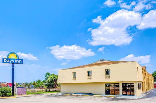 Фотография гостиницы Days Inn by Wyndham Chesapeake