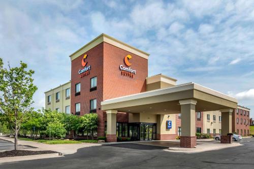 Фотография гостиницы Comfort Suites Speedway - Kansas City