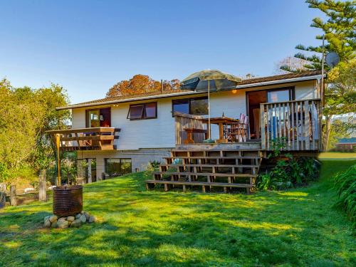 Фотографии гостевого дома 
            Gumhill Escape - Pauanui Holiday Home