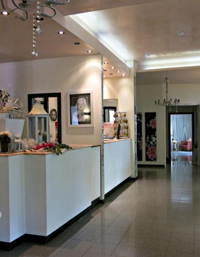 Фотография гостиницы Hotel Garisenda -B&B & Brunch in centro a Riccione-