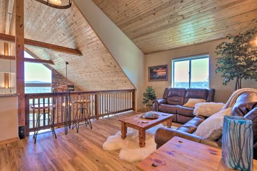 Фотографии гостевого дома 
            Rugged Rim Country Cabin with Luxury Interior!