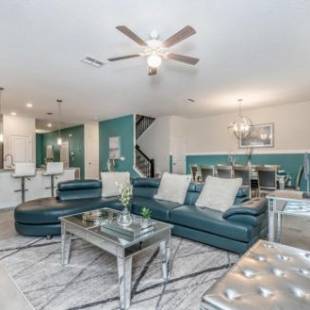 Фотографии гостевого дома
Multiple Cinema & Games Rooms at Champion Gates Sleep 32 People