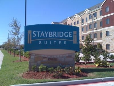 Фотография гостиницы Staybridge Suites Houston Stafford - Sugar Land, an IHG Hotel