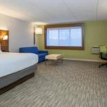 Фотография гостиницы Holiday Inn Express Milwaukee - West Medical Center, an IHG Hotel