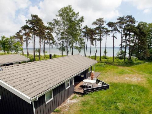 Фотография гостевого дома Four-Bedroom Holiday home in Nexø 9
