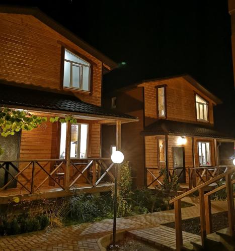 Фотографии гостевого дома 
            HappyHouse - Поляна