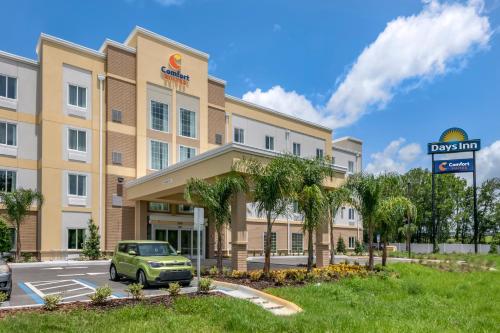 Фотография гостиницы Comfort Suites Daytona Beach - Speedway