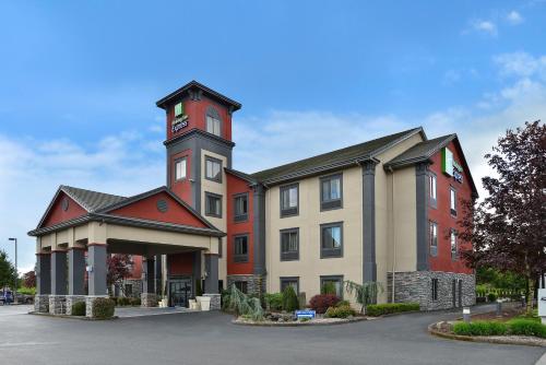 Фотография гостиницы Holiday Inn Express Vancouver North, an IHG Hotel