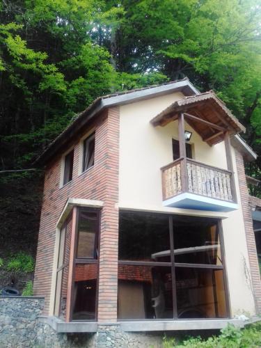 Фотография кемпинга Cottage in the forest