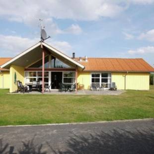 Фотографии гостевого дома
Four-Bedroom Holiday home in Hadsund 26