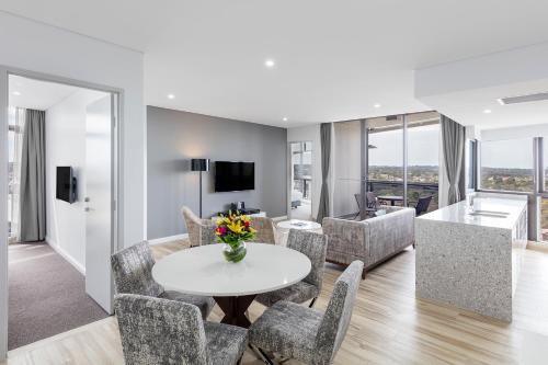 Фотография гостиницы Meriton Suites Church Street, Parramatta