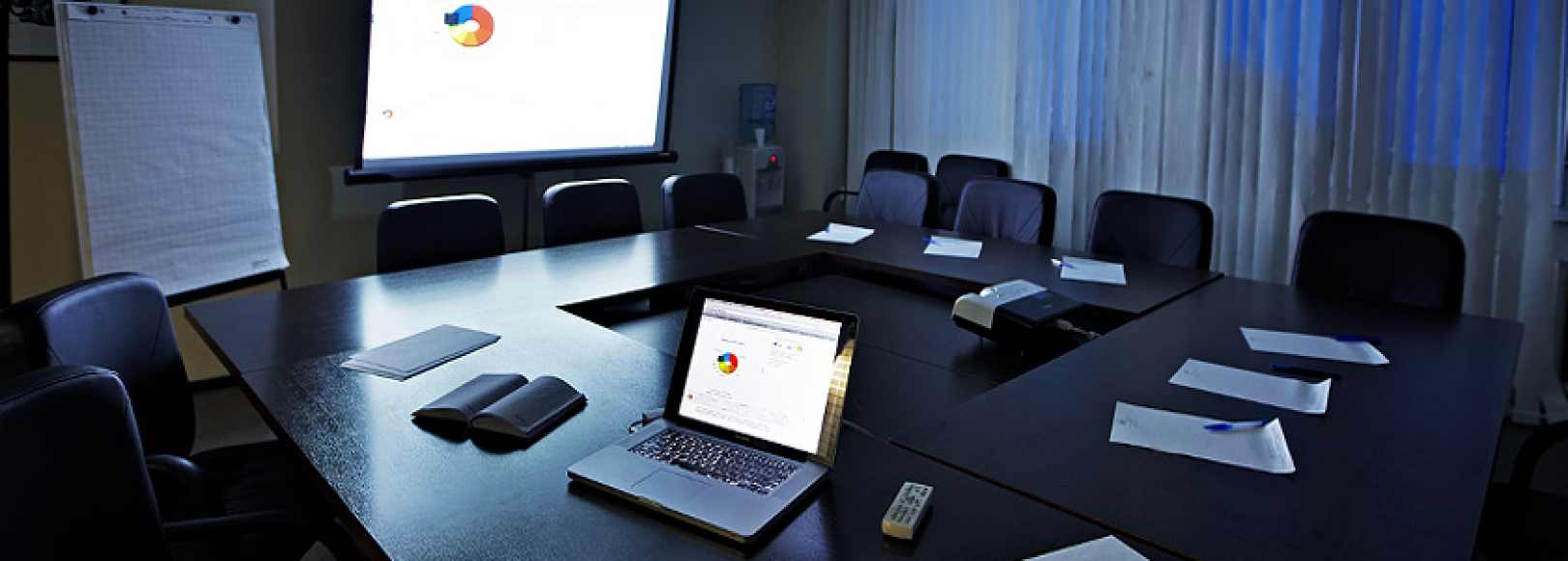 Фотография комнаты для переговоров Комната переговоров на 20 человек