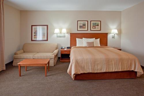 Фотография гостиницы Candlewood Suites Houston I-10 East, an IHG Hotel