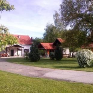 Фотографии гостевого дома 
            Apartments with a parking space Smoljanac, Plitvice - 12345