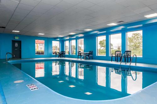 Фотография гостиницы Days Inn and Suites by Wyndham Hammond, IN