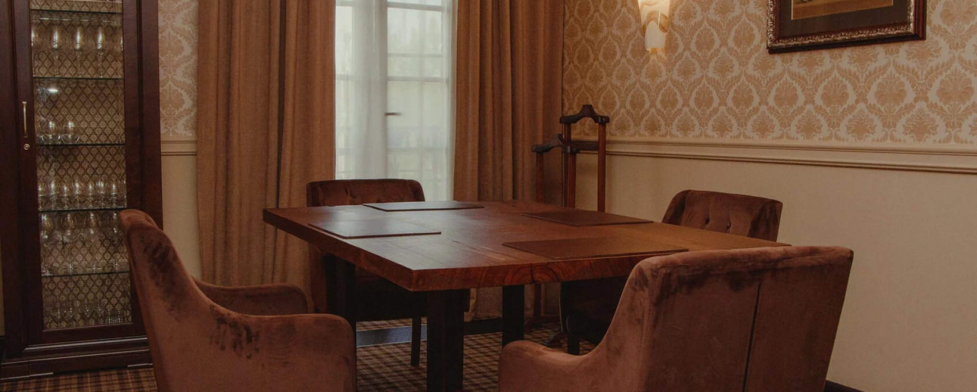Фотографии комнаты для переговоров Петегорная комната №3