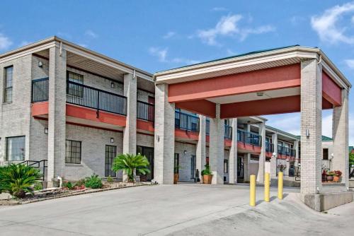 Фотография гостиницы Days Inn by Wyndham San Antonio Near Fiesta Park