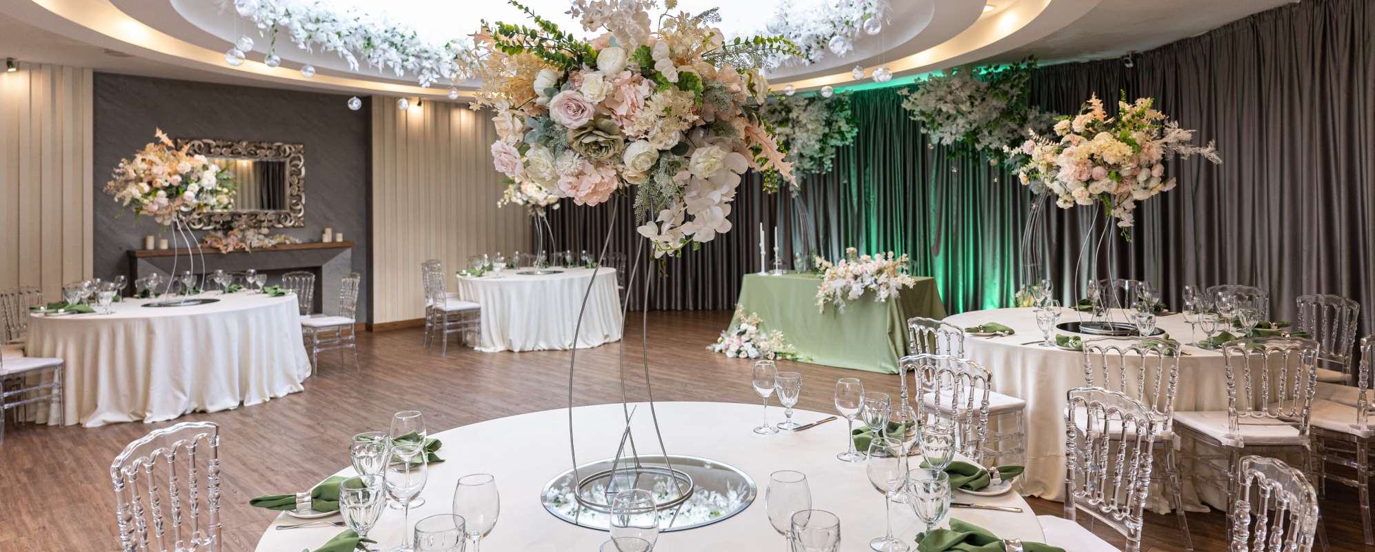 Фотографии банкетного зала Зал ресторана Мезон