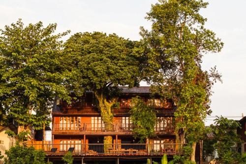 Фотография гостиницы Riverhouse Hotel (The Teak House)