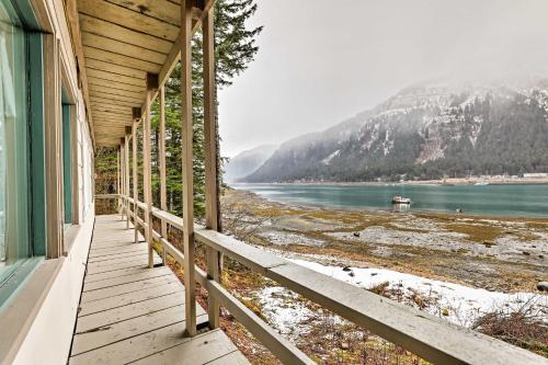 Фотография гостевого дома Waterfront House with Glacial Views - Near Downtown!