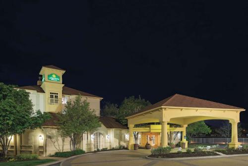 Фотография гостиницы La Quinta by Wyndham St. Louis Westport