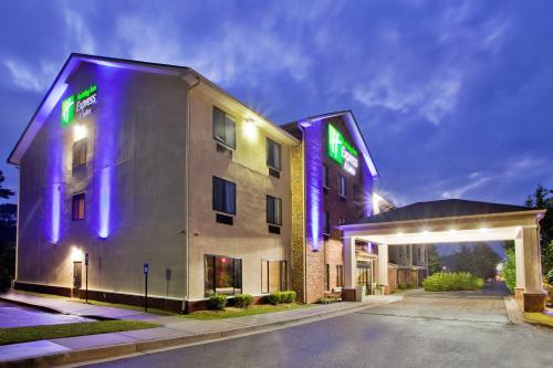 Фотография гостиницы Holiday Inn Express Hotel & Suites Buford NE - Lake Lanier Area, an IHG Hotel