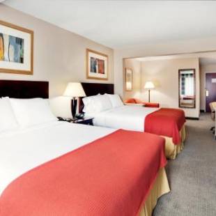Фотографии гостиницы 
            Holiday Inn Express & Suites Bradley Airport, an IHG Hotel