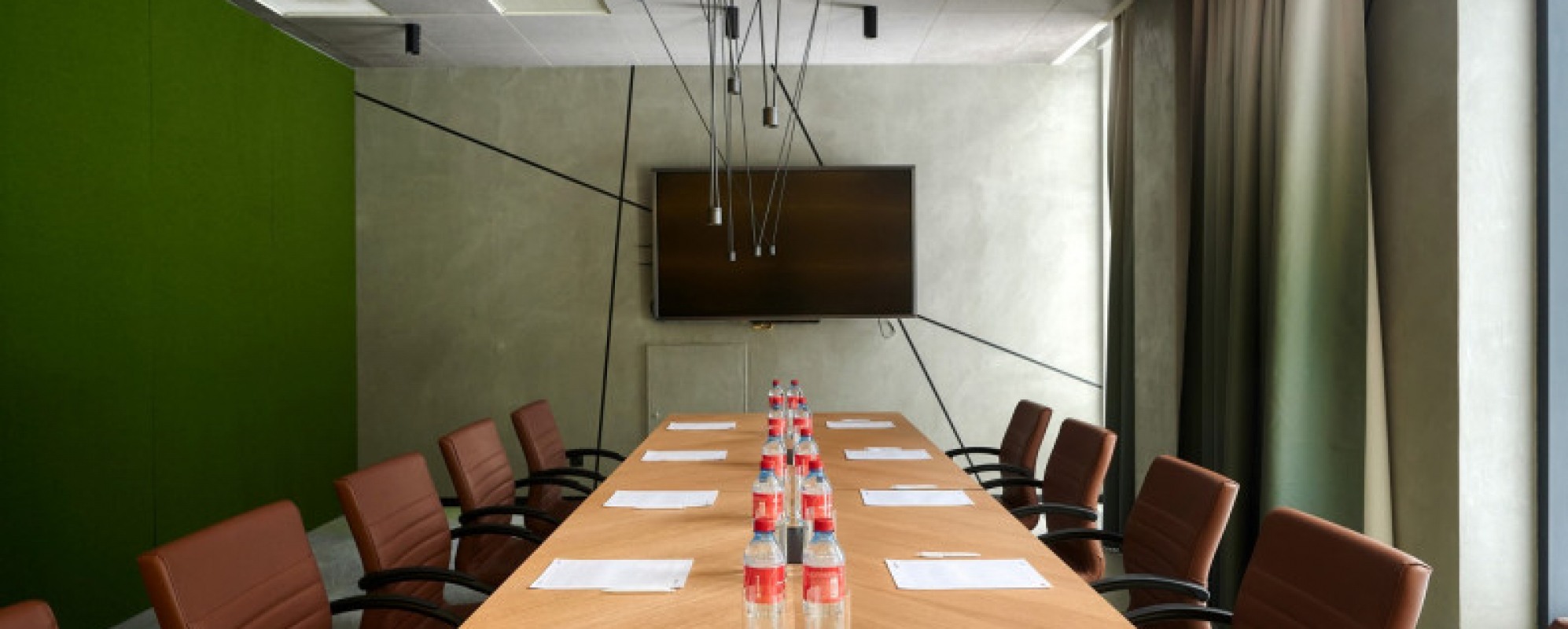 Фотографии комнаты для переговоров Нева