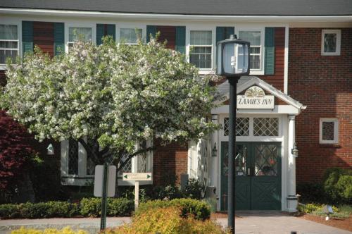 Фотография гостиницы Lamie's Inn & The Old Salt Tavern