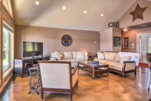 Фотография гостевого дома Spectacular Duck Creek Waterfront Retreat with Dock!