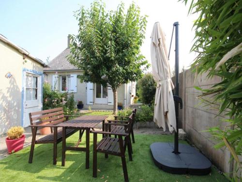 Фотография гостевого дома Serene Holiday Home for Family in Normandy with Garden