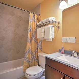 Фотография гостевого дома Silverthorne Ski Resort Hub Dillon Dam and Mtn View