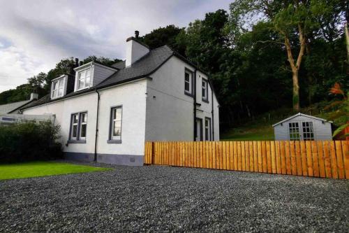 Фотография гостевого дома 2 Calgow Cottages