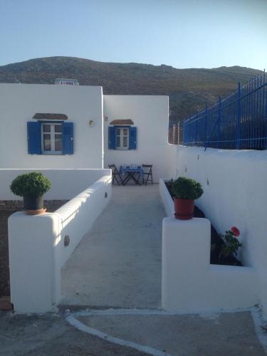 Фотография гостевого дома Cycladic houses in rural surrounding