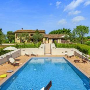 Фотографии гостевого дома 
            Inviting Holiday Home in San Costanzo with Swimming Pool