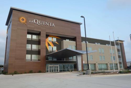 Фотография гостиницы La Quinta by Wyndham San Antonio Alamo City