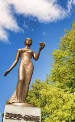 Фотографии памятника 
            Во славу медицинских работников