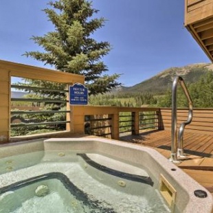 Фотография гостевого дома Silverthorne Condo with Hot Tubs and Mtn Views