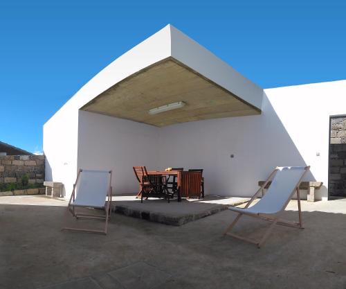 Фотография гостевого дома Casas do Vale A Casa Casa familiar com vista para o oceano