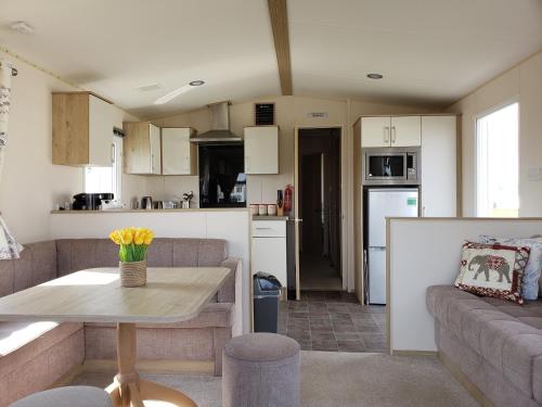 Фотография гостевого дома RJ Luxury Caravan Hire With Hot Tub