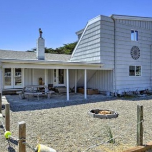 Фотография гостевого дома Bandon Home with Patio, Steps to South Jetty Park