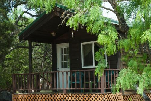 Фотография базы отдыха Medina Lake Camping Resort Cabin 8