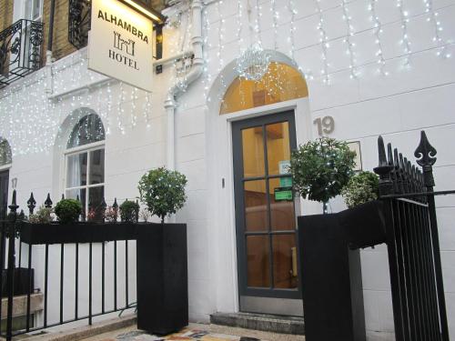 Фотография гостиницы Alhambra Hotel