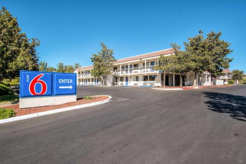 Фотография гостиницы Motel 6-Redding, CA - South