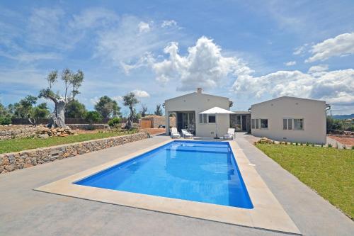 Фотография гостевого дома Villa Ses Veyetes