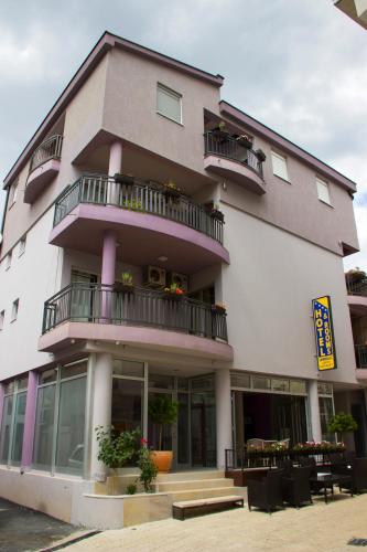 Фотография гостиницы Hotel & Rooms Lombrelle