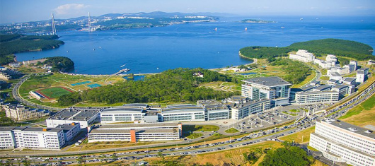 Фотографии достопримечательности 
            Конгрессно–выставочный центр ДВФУ