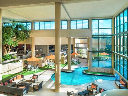 Фотография гостиницы Sheraton Charlotte Airport