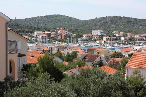 Фотография гостевого дома Apartments with a parking space Jezera, Murter - 5079